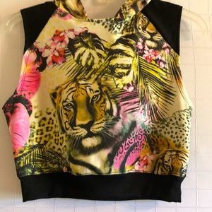 Sleeveless hooded top